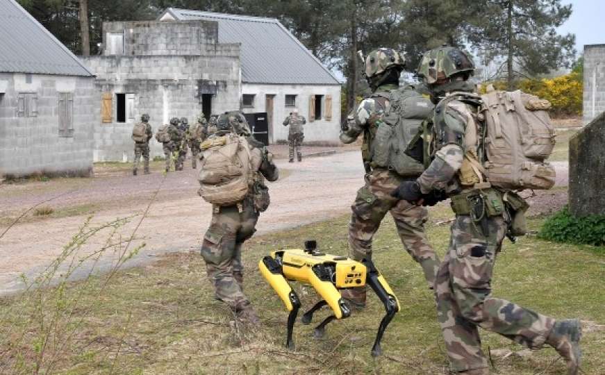 Bilo je pitanje vremena: Nakon policije, vojska počela testirati kontroverznog robota